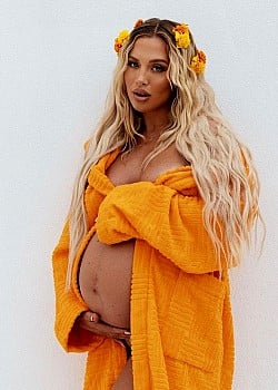 Tammy Hembrow image 4 of 4