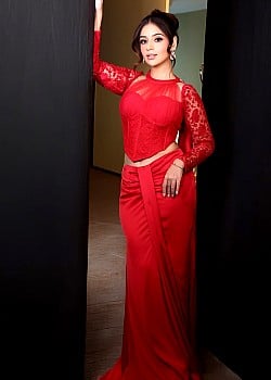 Tania (Actress) image 2 of 4
