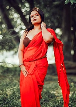 Tania (Bong Girl) image 4 of 4