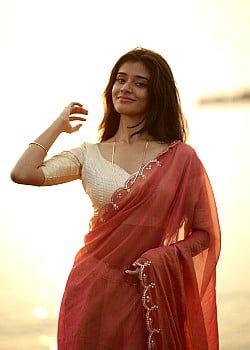 Tanvi Dixit image 2 of 3