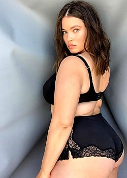 Tara Lynn (Model) image 2 of 4