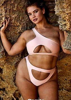 Tara Lynn (Model) image 3 of 4
