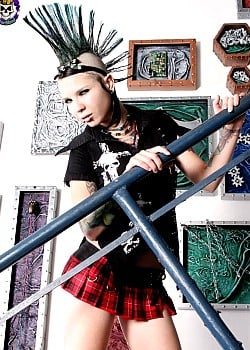 Tara Toxic image 4 of 4
