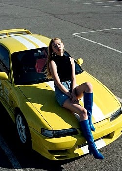 Tari Hedrix image 3 of 4