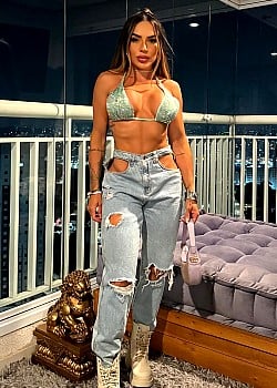 Tatiane Almeida image 3 of 4