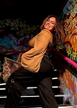 Tatiane Avi image 4 of 4