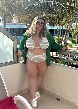 Tayla Smith image 2 of 2