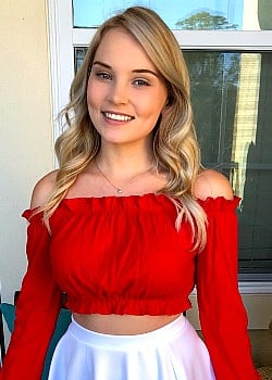 Taylor Darling image 3 of 4