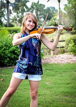 Taylor Davis image 2 of 3