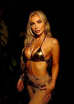 Taylor Denae image 4 of 4
