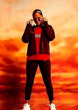 Taylor Hinds image 1 of 1
