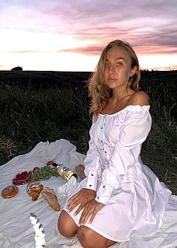 Teia Hart image 4 of 4