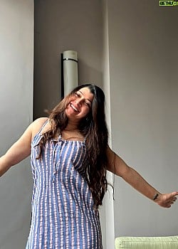 Tejaswini Pandit image 3 of 3