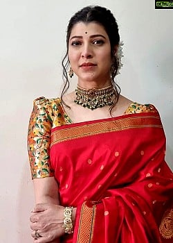 Tejaswini Pandit image 1 of 3