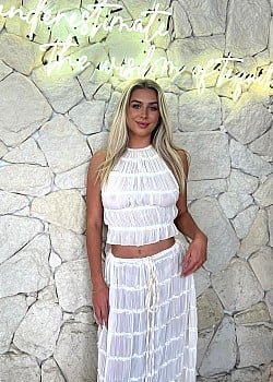 Tenielle Burgess image 1 of 2