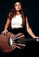 Tenille Townes profile photo