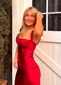 Tess Foley image 4 of 4