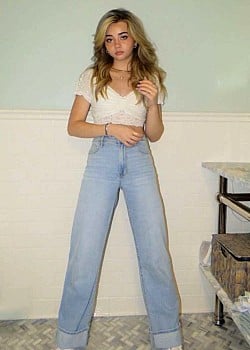 Tess Holloway image 2 of 4