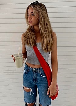 Tess Holloway image 4 of 4