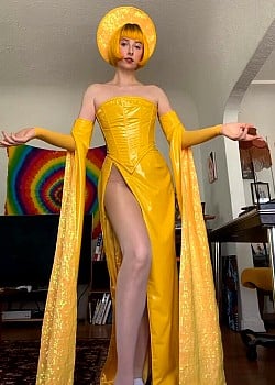 Tessa Violet image 1 of 1