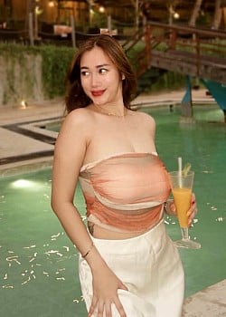 Tesyasilla image 4 of 4