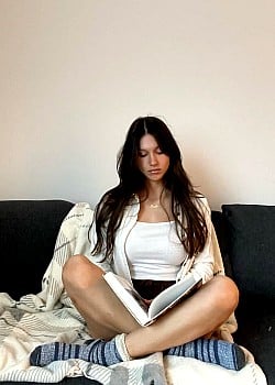 Thaina Aguiar image 2 of 3