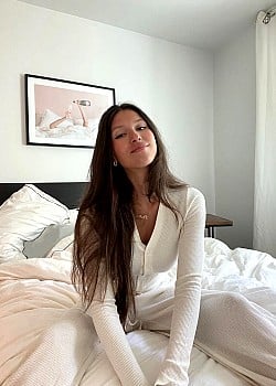 Thaina Aguiar image 3 of 3