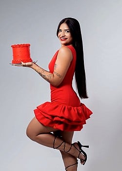 Thaina Giiovanna image 2 of 2