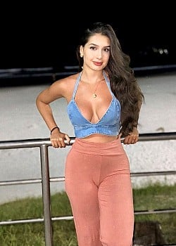 Thaira Muniz image 3 of 4