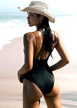 Thais Belmonte image 4 of 4