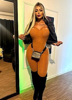 Thais Perez image 1 of 1