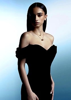 Thalia Elansari image 2 of 4