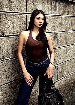Thea Abanico image 2 of 3