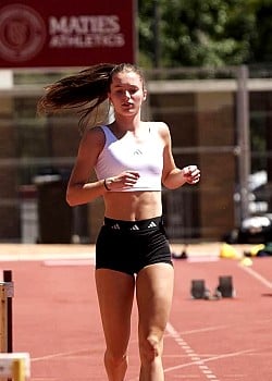 Thea Brown image 4 of 4