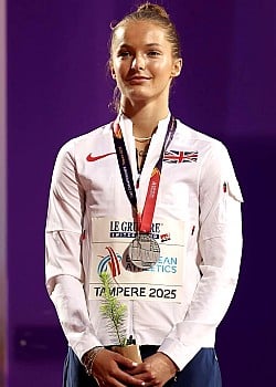Thea Brown image 1 of 4