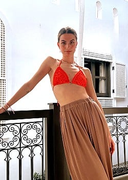 Thea Gs image 4 of 4