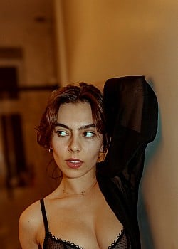 Thedarlla image 2 of 4