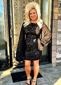 Theresa Caputo image 4 of 4