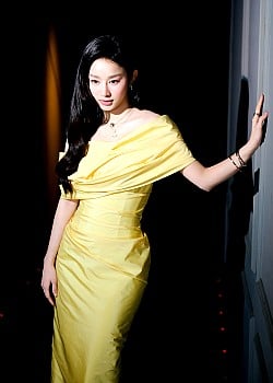 Thu Dan Nguyen image 4 of 4