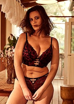 Tia Provost image 2 of 4
