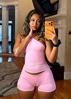 Tianna Lynee image 4 of 4
