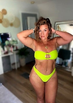 Tiffany Nicole image 2 of 3