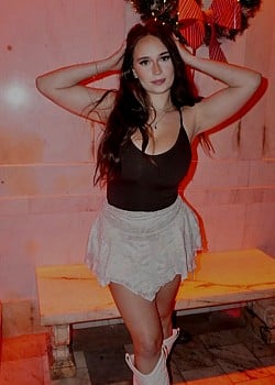 Tori Keller image 1 of 2