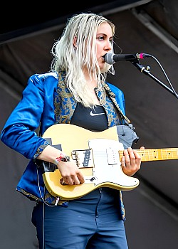 Torres (Singer) image 2 of 2