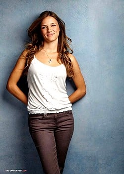 Tracy Spiridakos image 4 of 4