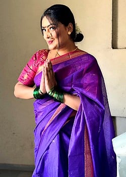 Twinkle Kapoor image 1 of 4