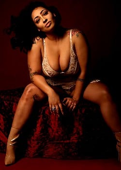 Tylea Adore image 2 of 4