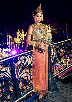 Urassaya Sperbund image 3 of 4