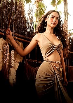 Urassaya Sperbund image 4 of 4