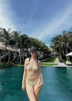 Ut Ly image 2 of 2